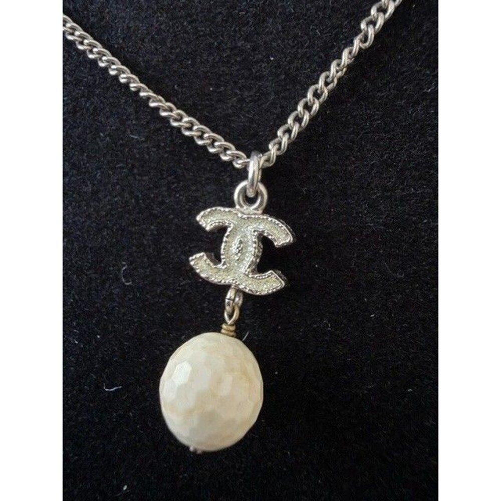 Authentic Chanel 12C Silver CC Logo Textured Pendant Cream Bead Drop Necklace